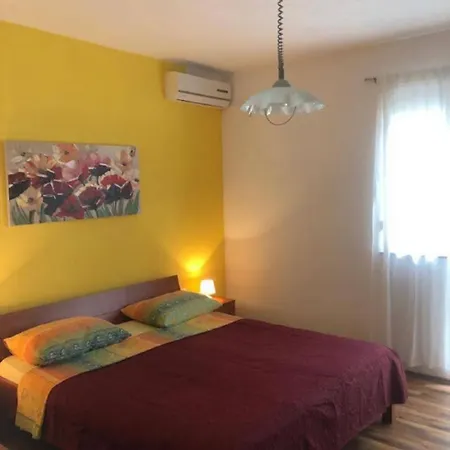Apartments Domagoj - On The Beach Lukovo Sugarje Exterior photo