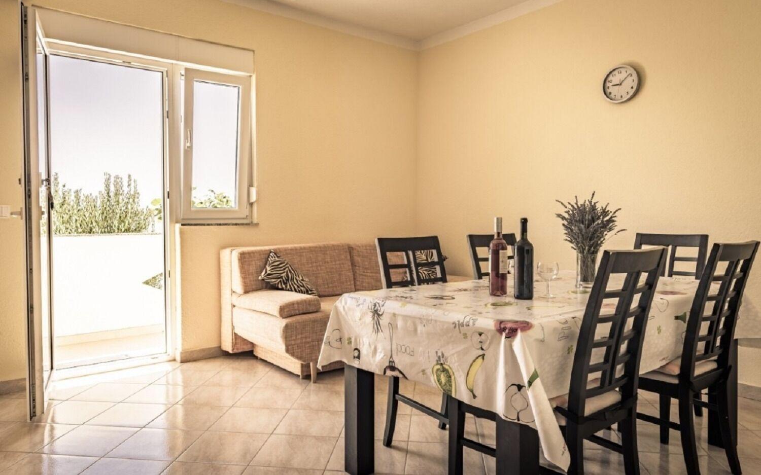 Domagoj - On The Apartment *